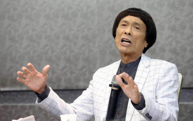 猪哥亮12岁加入台湾的一个民间剧团,当时他还叫自己的本名谢新达.