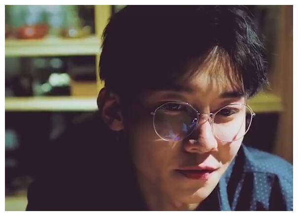 刘奕君与他儿子在某音比赛推眼镜粉丝们纠结当后妈还是儿媳