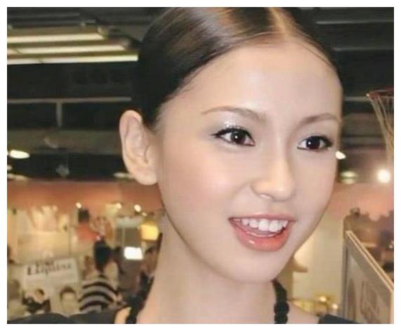 baby15岁模特照被疯传,看清嘴巴大小,整没整容一目了然!