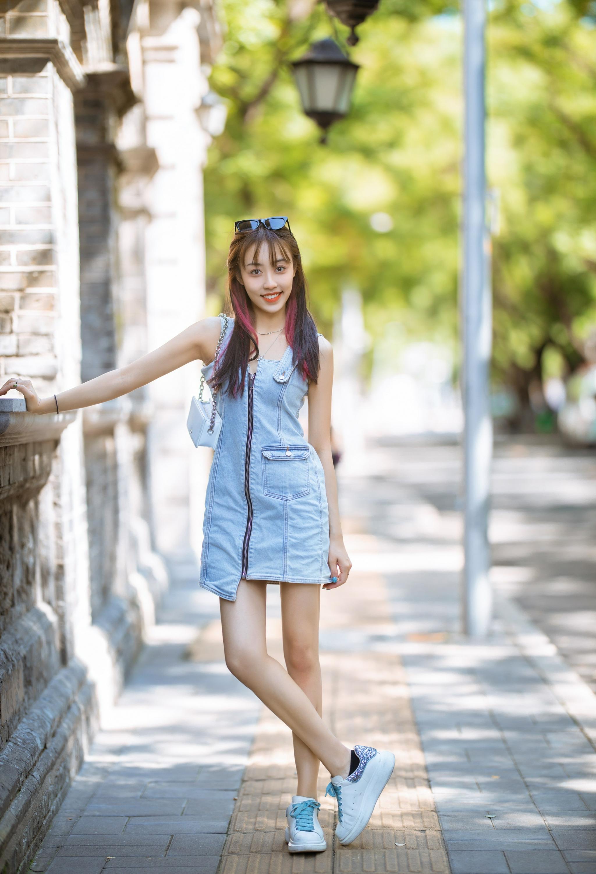 北京街拍,日常生活里的时髦靓女|吊带包|靓女|街拍_新浪新闻