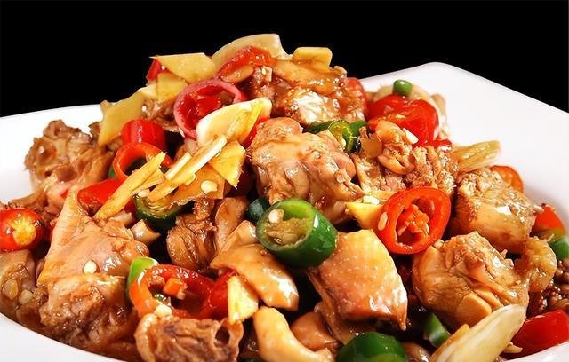 美食推荐双椒童子鸡蒜薹肘花煲折耳根拌蚕豆制作方法