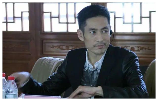 一角,虽然演员名气不大,但是这张脸足够让观众相信他塑造的每一个角色