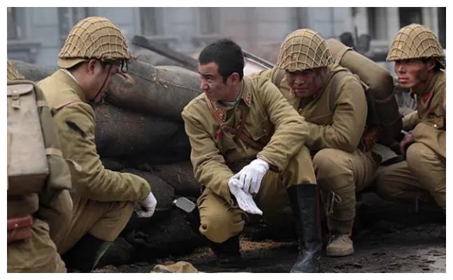 虽然是质量较高的抗战剧,但搁置剧中人物李本忠,彭中华与历史上原型