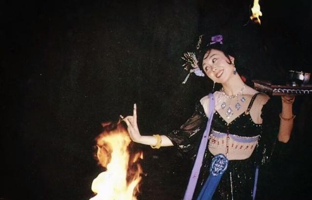 剧组之所以保留这个黑狐精,应该有很多原因,为了丰富剧情,为了给剧情