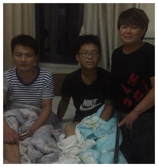 网红“杀鱼弟”的自尽:喝的不止是百草枯,还有对原生家庭的绝望休闲区蓝鸢梦想 - Www.slyday.coM 网红“杀鱼弟”的自尽:喝的不止是百草枯,还有对原生家庭的绝望休闲区蓝鸢梦想 - Www.slyday.coM