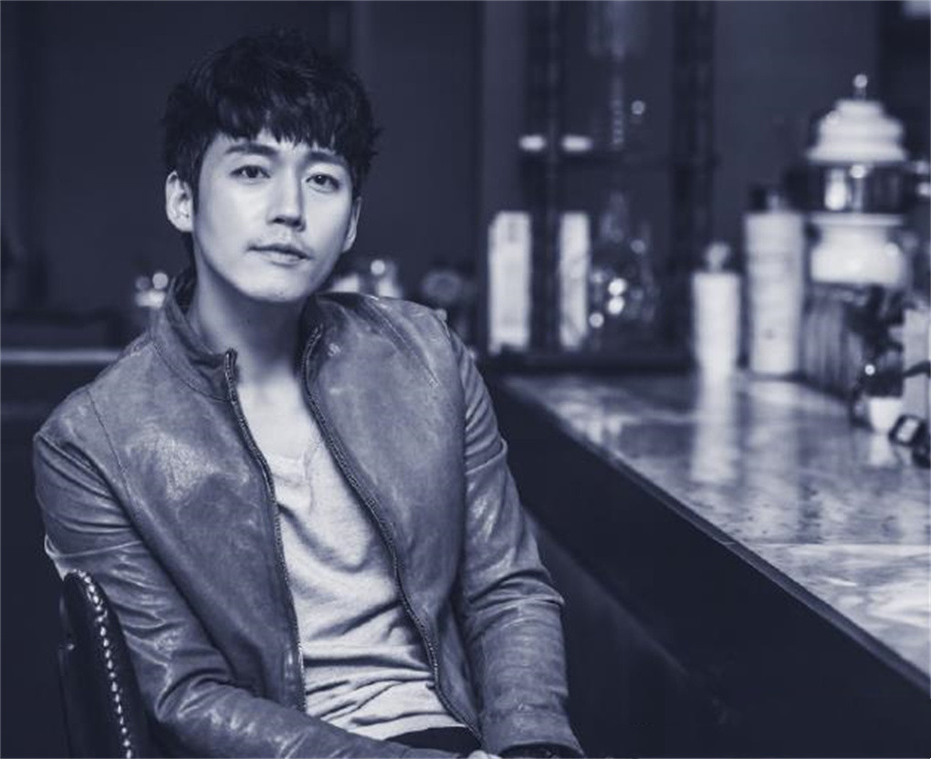 随着联系的不断地加深,张赫总算是打开了金如贞的心扉,两人的关系也从