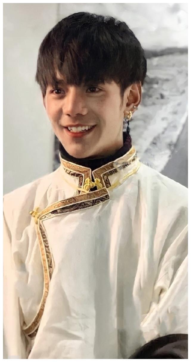 以丁真现在的爆火程度,各地官媒肯定都想邀请丁真