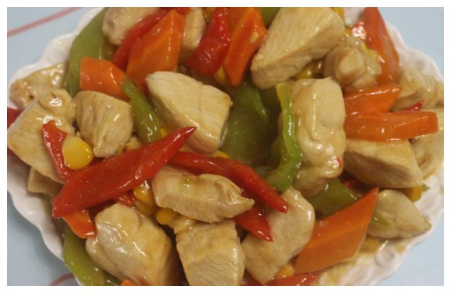 搭配4种时蔬炒制,营养低脂又好吃,太美味了|鸡胸肉|菜椒|青红_新浪