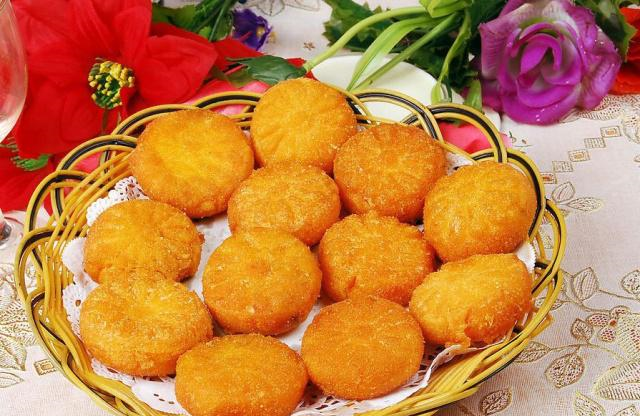 大妈校门口卖“黄金饼”,10元3个生意好,家长排队给孩子购买!休闲区蓝鸢梦想 - Www.slyday.coM 大妈校门口卖“黄金饼”,10元3个生意好,家长排队给孩子购买!休闲区蓝鸢梦想 - Www.slyday.coM