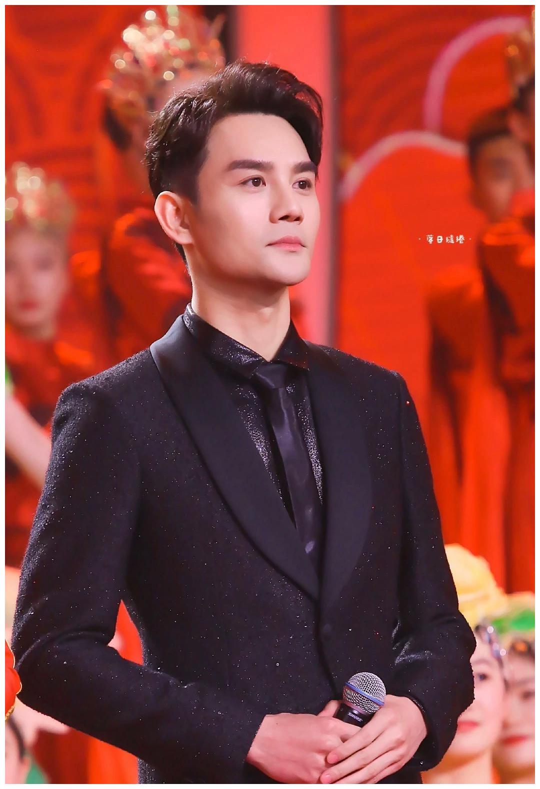 王凯跨界担当百花迎春文联春晚节目主持人