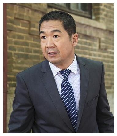 65岁张国立近况,头发花白驼背需人搀,儿子张默是一辈子的梗