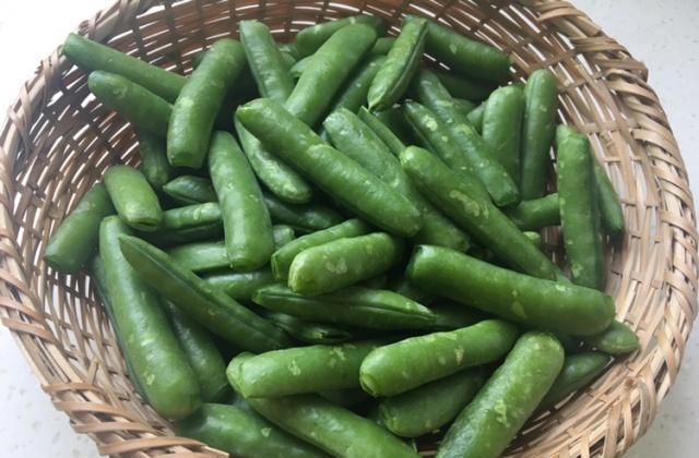 不过那样豆味太重,加少许的花椒和八角正好能把豆味给去掉,白糖是用来