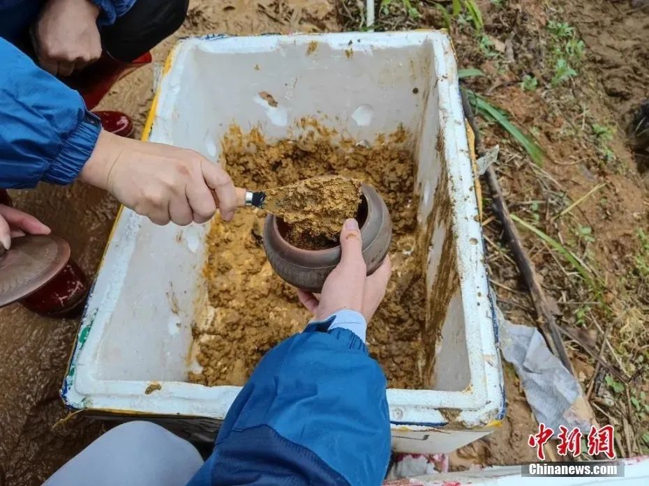 刚刚！坠机核心搜索区发现新橙色碎片！第二部黑匣子暂未找到休闲区蓝鸢梦想 - Www.slyday.coM