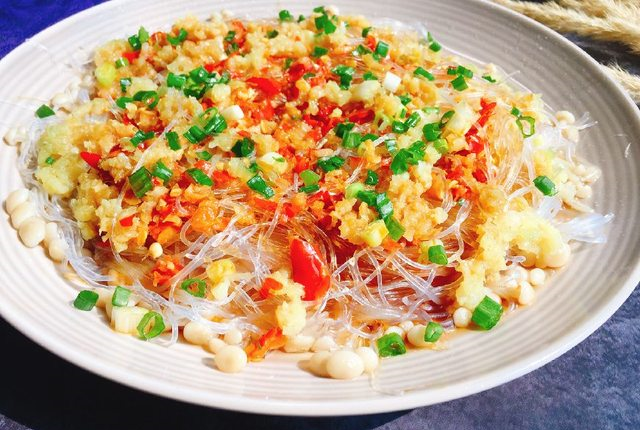 金针菇剁椒蒸粉丝5分钟的下饭菜