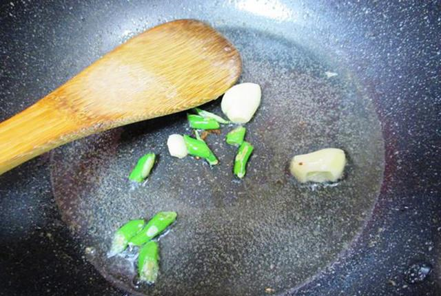 豆芽和它一起炒，比大鱼大肉好吃，我家每周都要做，每次都抢着吃休闲区蓝鸢梦想 - Www.slyday.coM