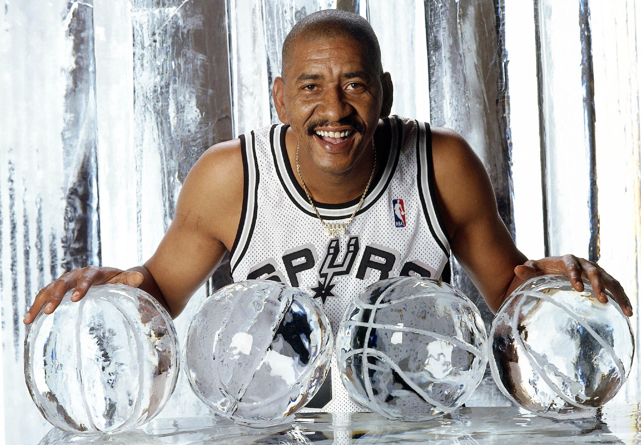“冰人”得分王格文！NBA历史75大球星回顾：投篮命中率高达51%__财经头条