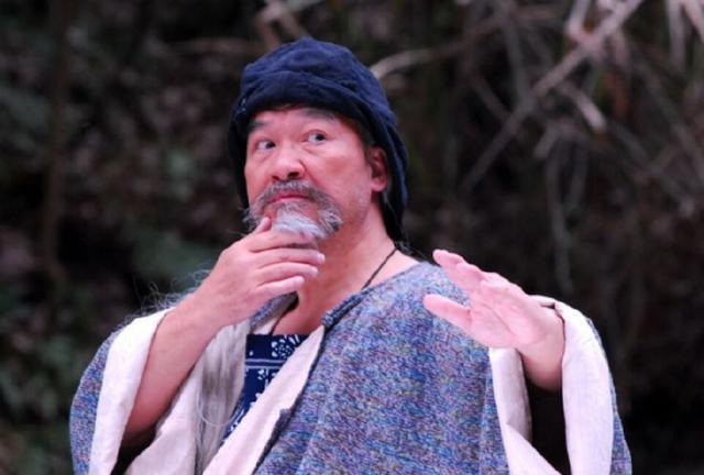 《书剑恩仇录》主人公陈家洛的师傅是袁士霄,名字跟袁士云仅仅只有