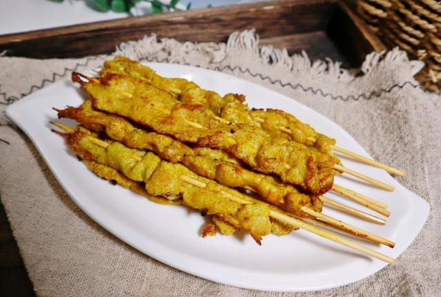 香浓咖喱风味肉串,这样做能够很好的入味,里脊肉软嫩不柴_高清图集
