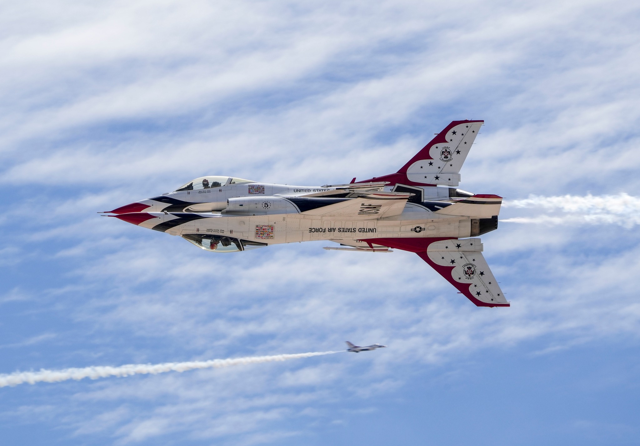 组图:"雷鸟"飞行表演队开启2023表演季|雷鸟|飞行表演队_新浪新闻