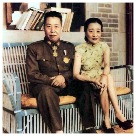 1960年在美国读书期间嫁给俞大维的儿子俞扬和,1961年育有一子俞祖声.