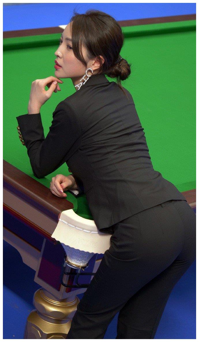 最美台球裁判王钟瑶,颜值身材媲美潘晓婷,27岁仍单身,渴望爱情