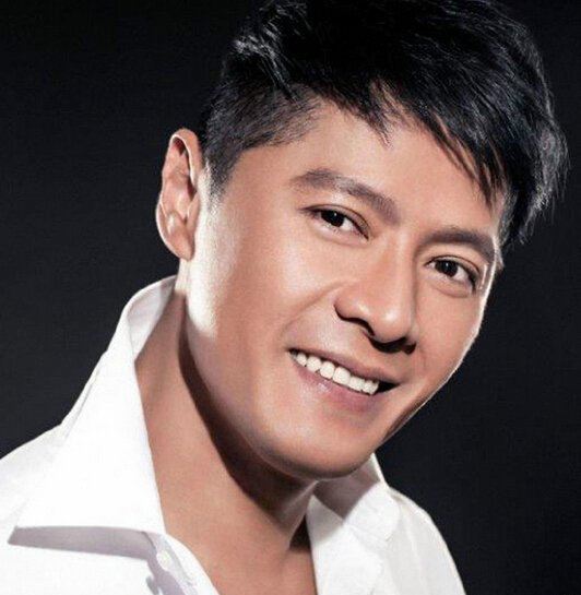 饰演一号杀手沈冲的李南星,是新加坡国宝级演员,1993年他在新加坡的