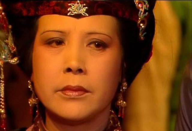 毕竟也是贵妃元春的母亲,是诰命的官太太,自然不缺钱.