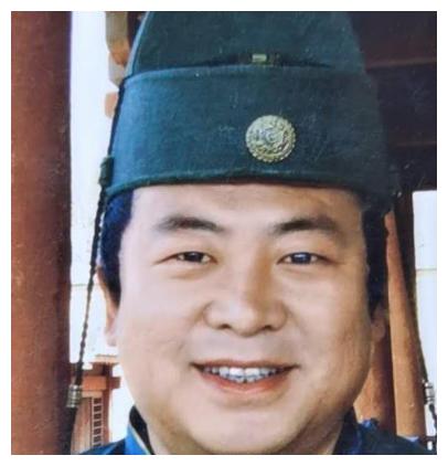 "最牛逃犯"吉世光:改名换姓13年成演员,因出演《潜伏》被抓