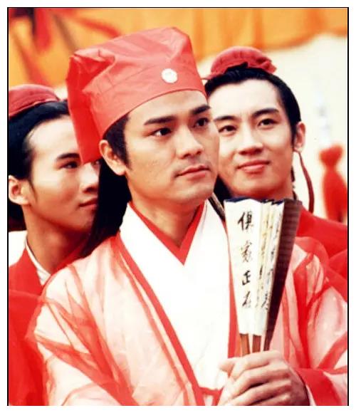 《人在边缘》中,林家栋饰演戏份少的可怜的"朱sir";《笑傲在明天》中