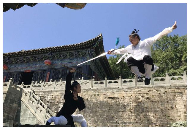 武当轻功第一人,凌空踢翻水瓶,堪比真实动作大片!