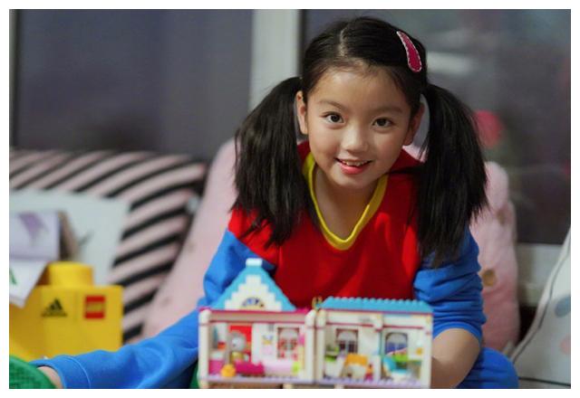 阿拉蕾崔雅涵微博发布最新萌照不知有没有萌化你的心呢