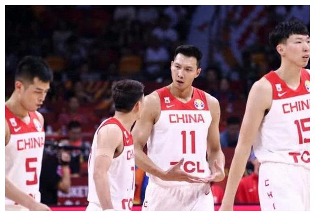 中国男篮大改动！周琦或无缘比赛，男篮启用年轻阵容迎战