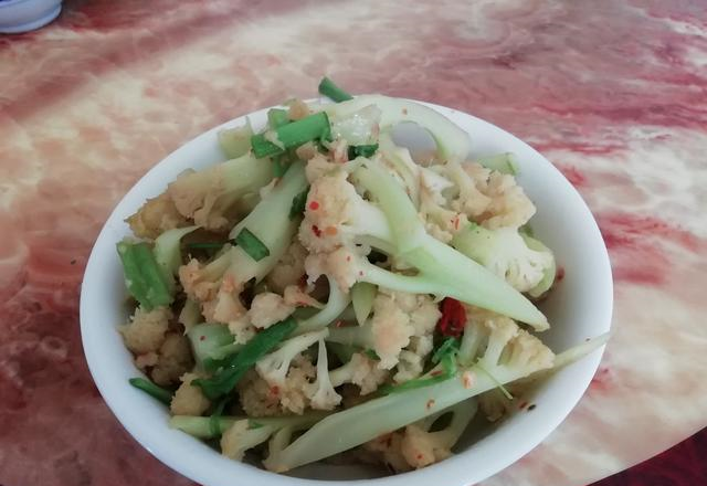 晒晒我家的午餐，8个人4道菜，发朋友圈被吐槽：难怪你家都是瘦子休闲区蓝鸢梦想 - Www.slyday.coM