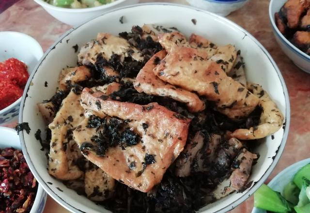 晒晒我家的午餐，8个人4道菜，发朋友圈被吐槽：难怪你家都是瘦子休闲区蓝鸢梦想 - Www.slyday.coM