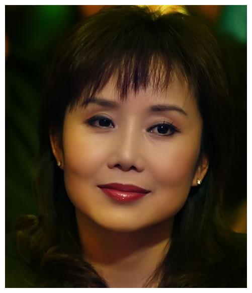 唱《黄土高坡》爆红,曾4登春晚的胡月,为何隐退21年?