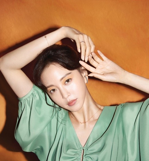 韩国女艺人韩艺瑟最新代言宣传照曝光