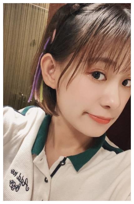 街头歌手小阿七路演现场搬到芒果广电门口,这是要参加节目录制?