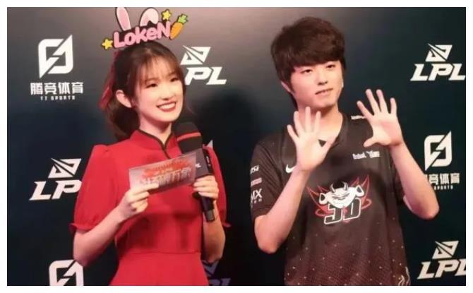 EDG夺冠,翻译小姐姐也火了!中英韩三语无缝切换,圈粉大批网友休闲区蓝鸢梦想 - Www.slyday.coM EDG夺冠,翻译小姐姐也火了!中英韩三语无缝切换,圈粉大批网友休闲区蓝鸢梦想 - Www.slyday.coM