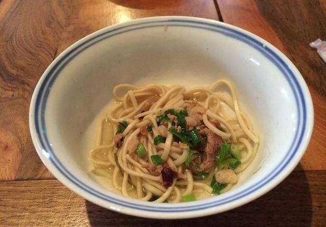 西藏芒康特色美食加加面