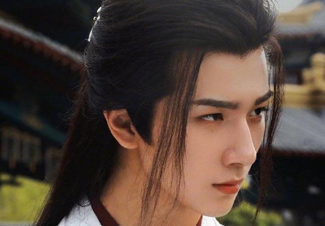 李宏毅在《武林有骄气》里的最新剧照来了,一古装造型也太好看了