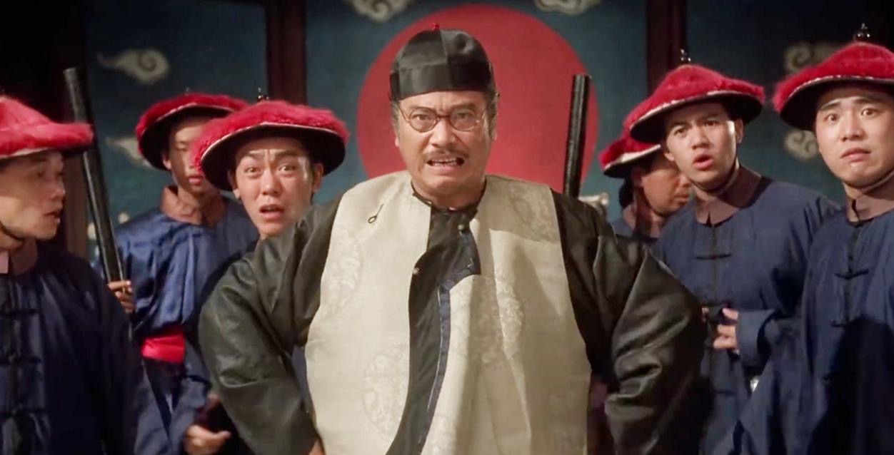 周星驰和吴孟达曾因一些矛盾出现隔阂,十几年未再合作,现在达叔弥留之