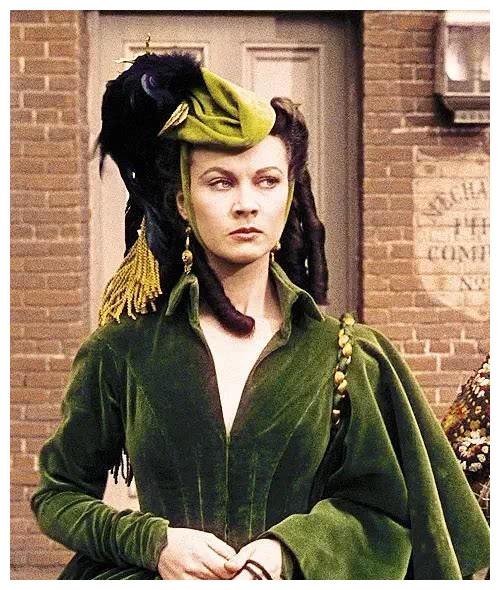 电影《罗马假日》里公主穿的礼服.