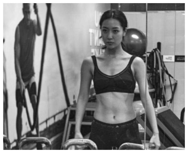 当年扮演玉漱的白冰晒健身照,依旧美丽,这么高的颜值为何没火?
