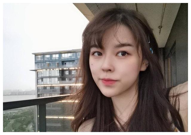 企鹅一姐又玩自黑晒新照男性化太明显粉丝都被吓一跳