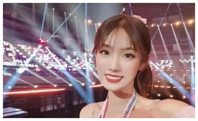 EDG夺冠,翻译小姐姐也火了!中英韩三语无缝切换,圈粉大批网友休闲区蓝鸢梦想 - Www.slyday.coM EDG夺冠,翻译小姐姐也火了!中英韩三语无缝切换,圈粉大批网友休闲区蓝鸢梦想 - Www.slyday.coM