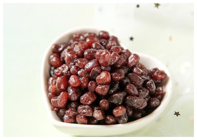 并且椰果相较于其他奶茶小料来说热量是比较低的,10