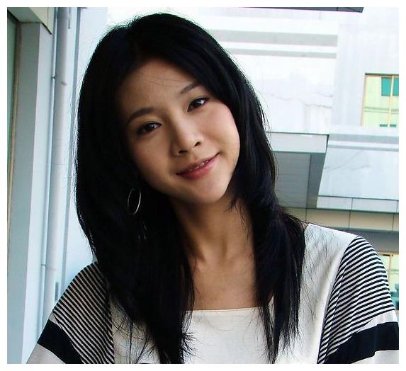 她是李幼斌的女儿坐月子遭丈夫家暴被赶出家27岁患癌离世