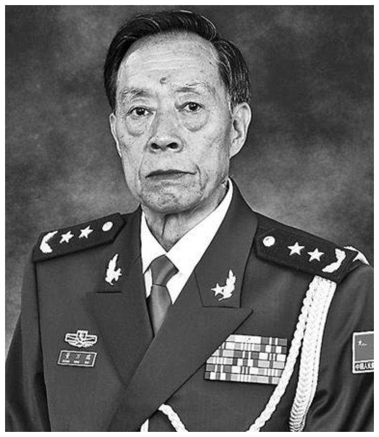 1998年,那名在抗洪中创造"千年一堵"的董万瑞,近况如何?