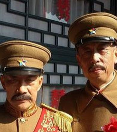 (当了汉奸的张景惠和汪精卫握手)还有老六孙烈臣,他也有自己的武装,那