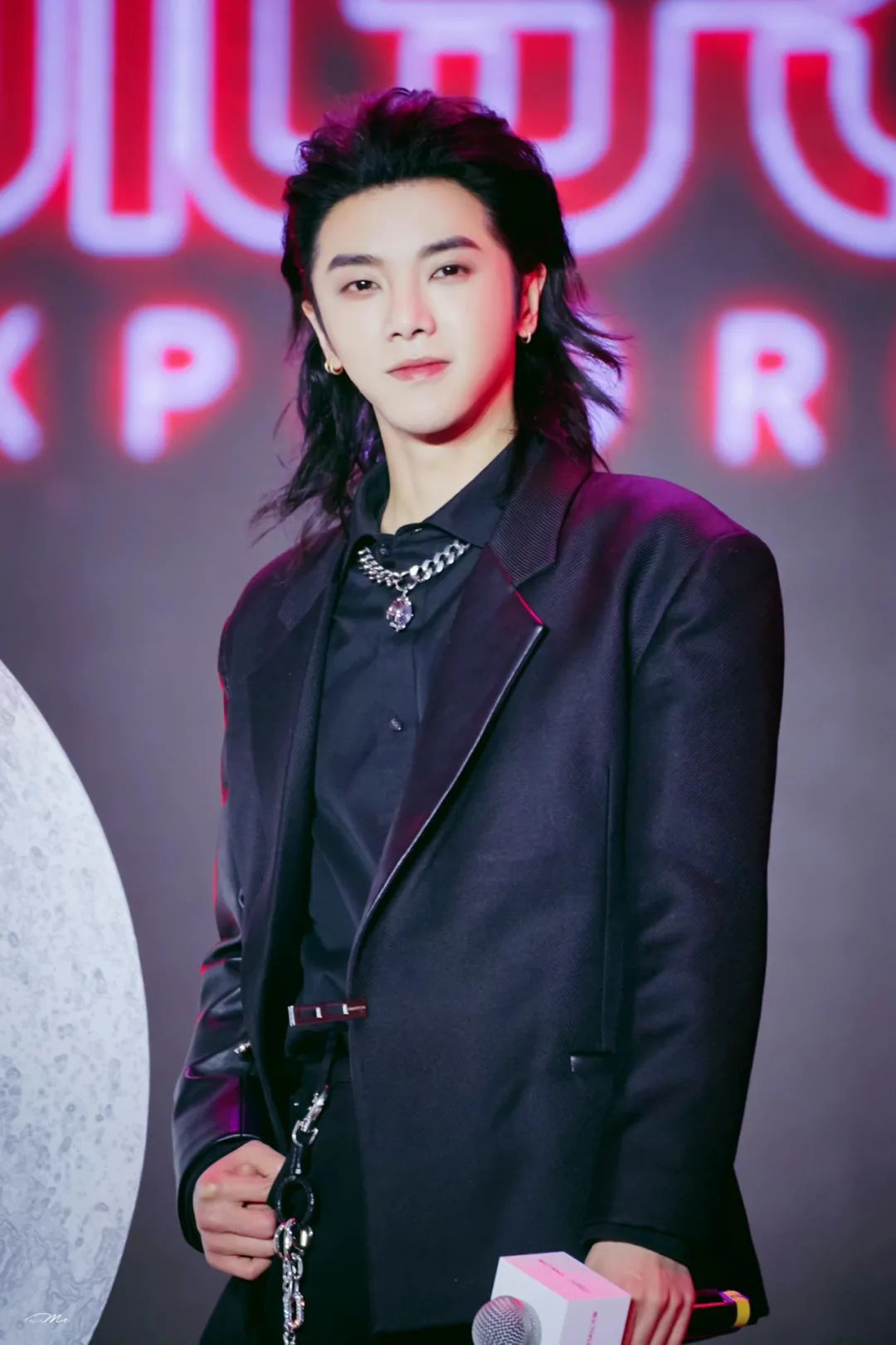 于朦胧是陪哪个朋友去参加的快乐男声